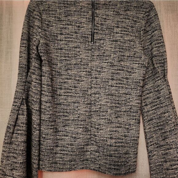 Banana Republic Bell Sleeve top Extra Small. - Picture 4 of 7
